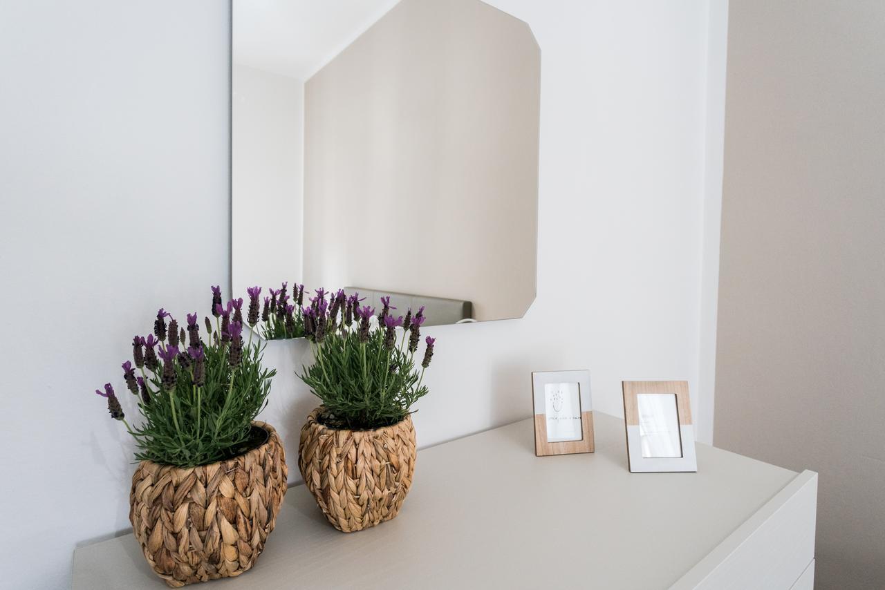 Central & Modern Apartment By Rent All Como Eksteriør bilde